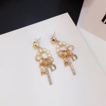 Load image into Gallery viewer, Women&#39;s earrings pearl earrings
