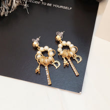 Load image into Gallery viewer, Women&#39;s earrings pearl earrings
