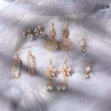 Load image into Gallery viewer, Earrings for winter
